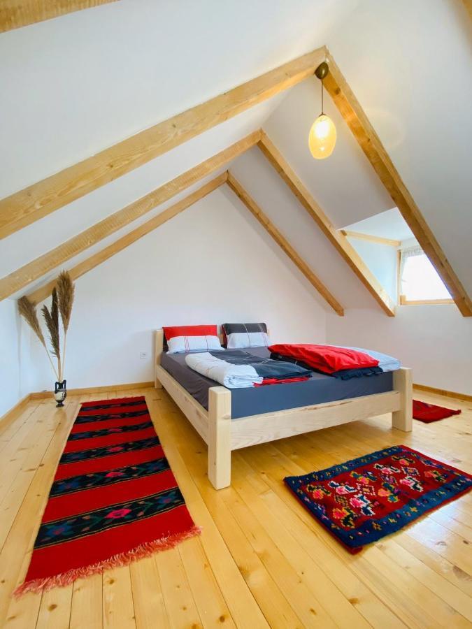 Balabani Local Stay Golubovci Екстер'єр фото