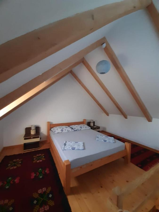 Balabani Local Stay Golubovci Екстер'єр фото