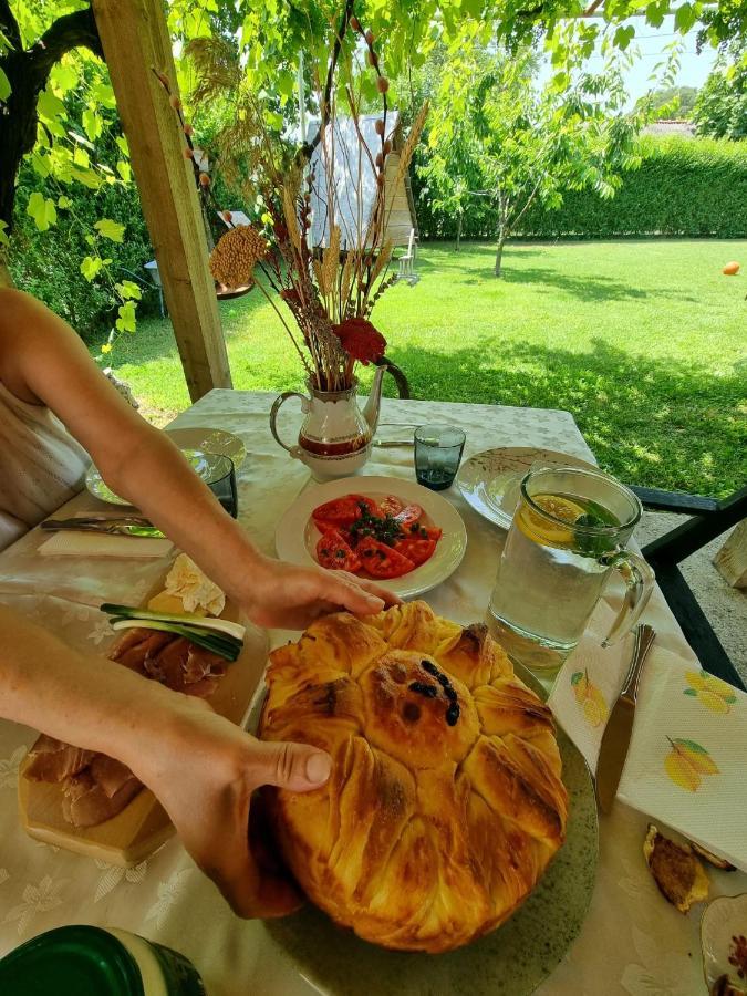 Balabani Local Stay Golubovci Екстер'єр фото