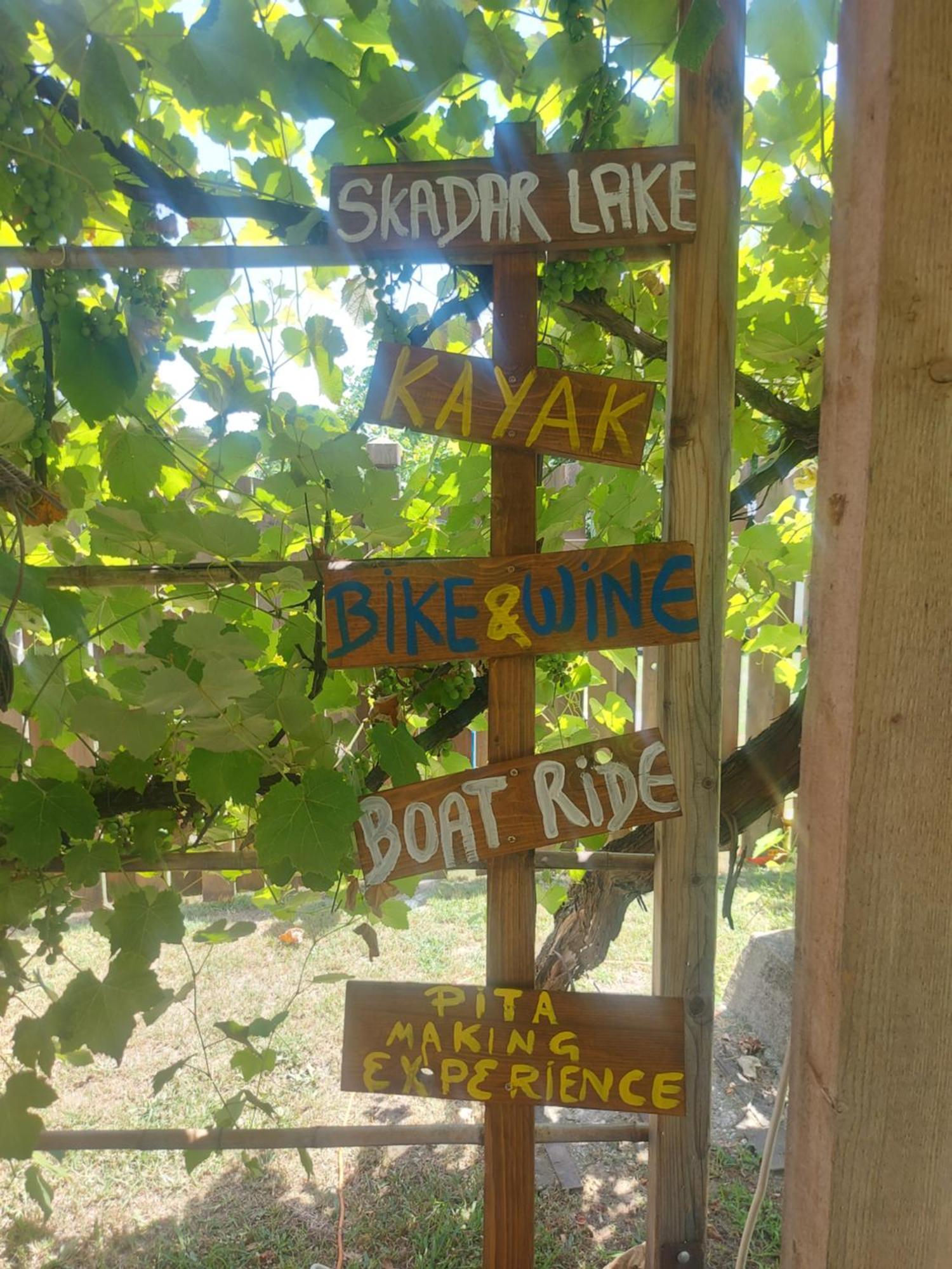 Balabani Local Stay Golubovci Екстер'єр фото