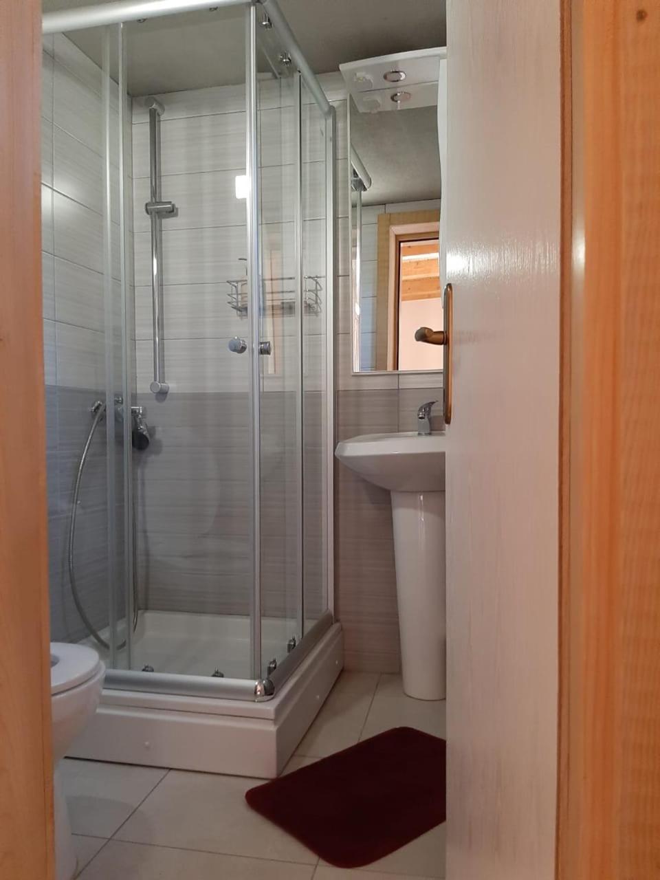 Balabani Local Stay Golubovci Екстер'єр фото