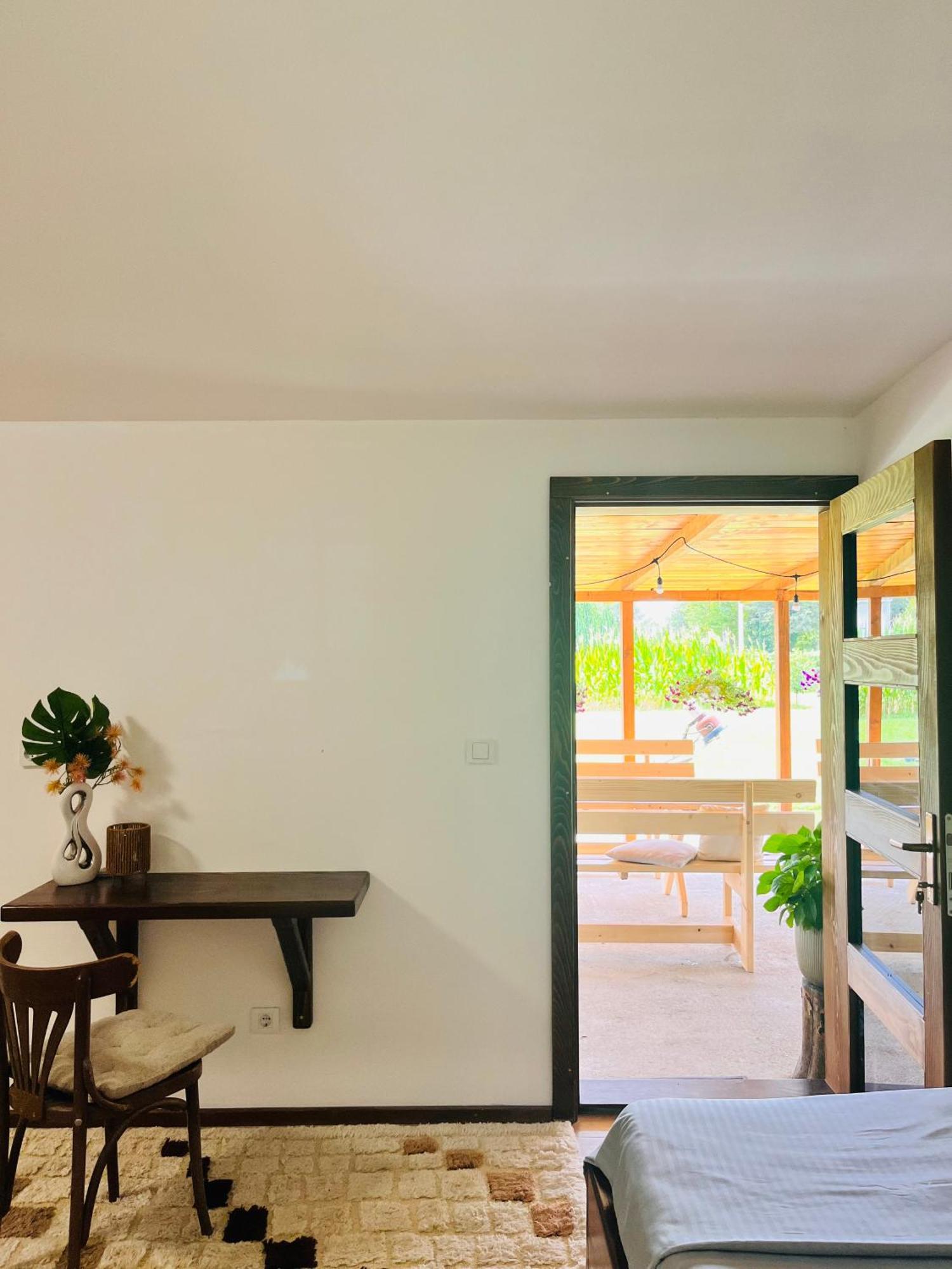Balabani Local Stay Golubovci Екстер'єр фото
