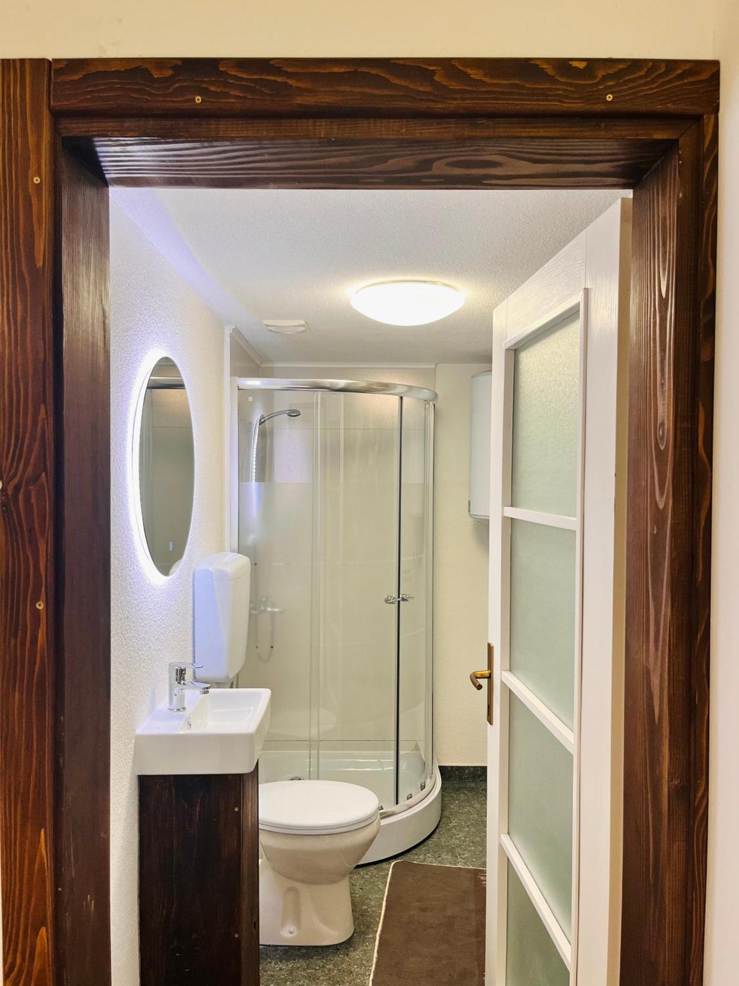 Balabani Local Stay Golubovci Екстер'єр фото