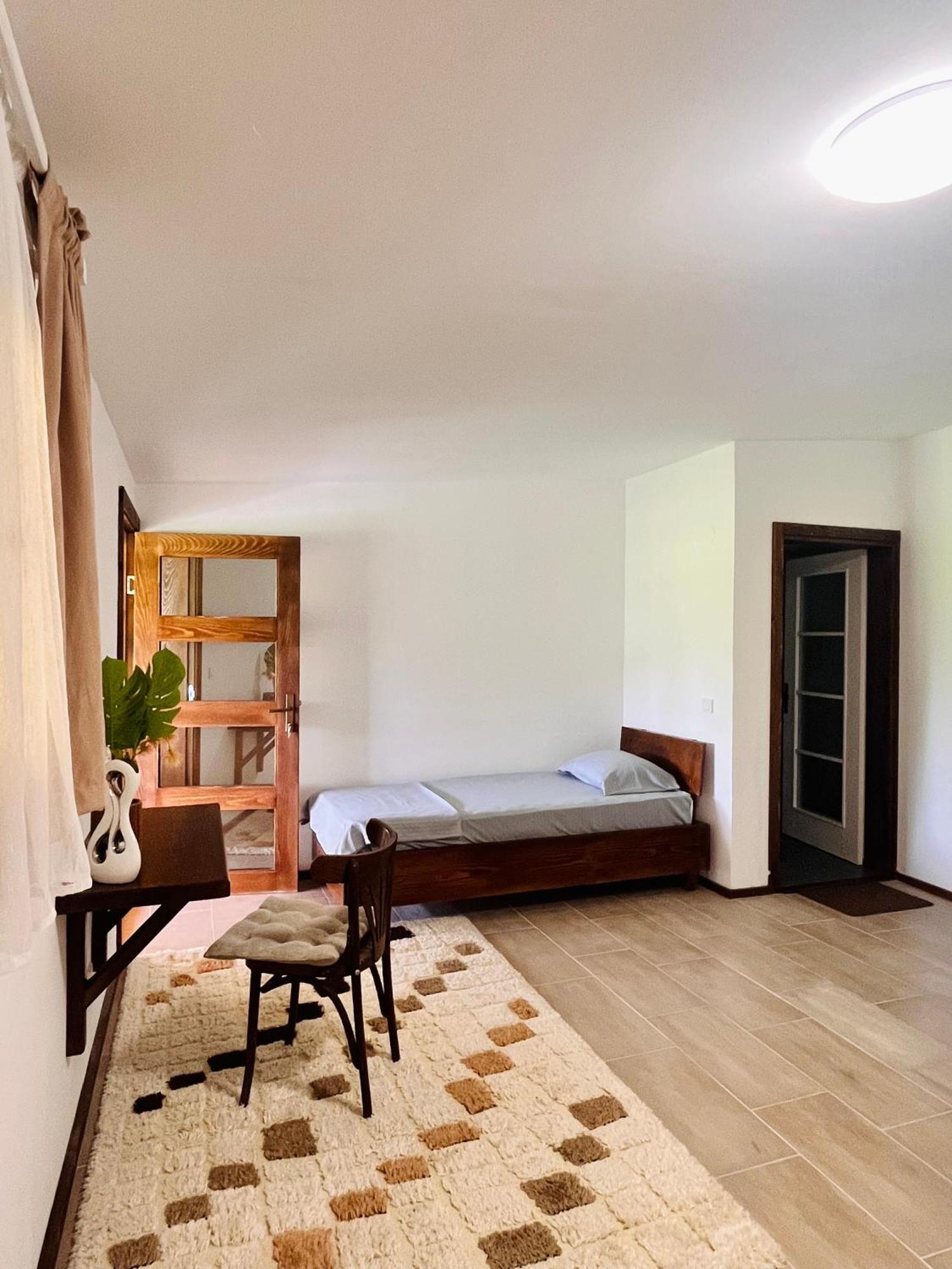 Balabani Local Stay Golubovci Екстер'єр фото