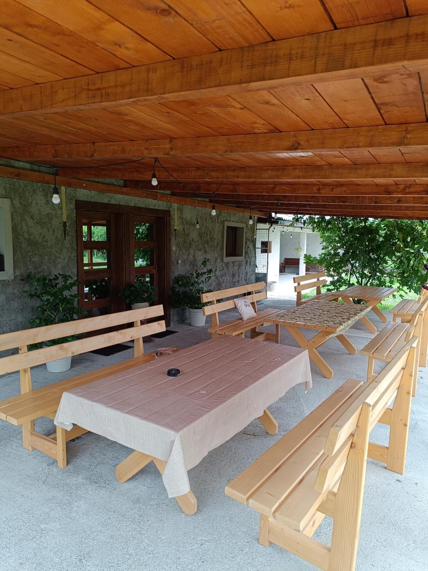 Balabani Local Stay Golubovci Екстер'єр фото