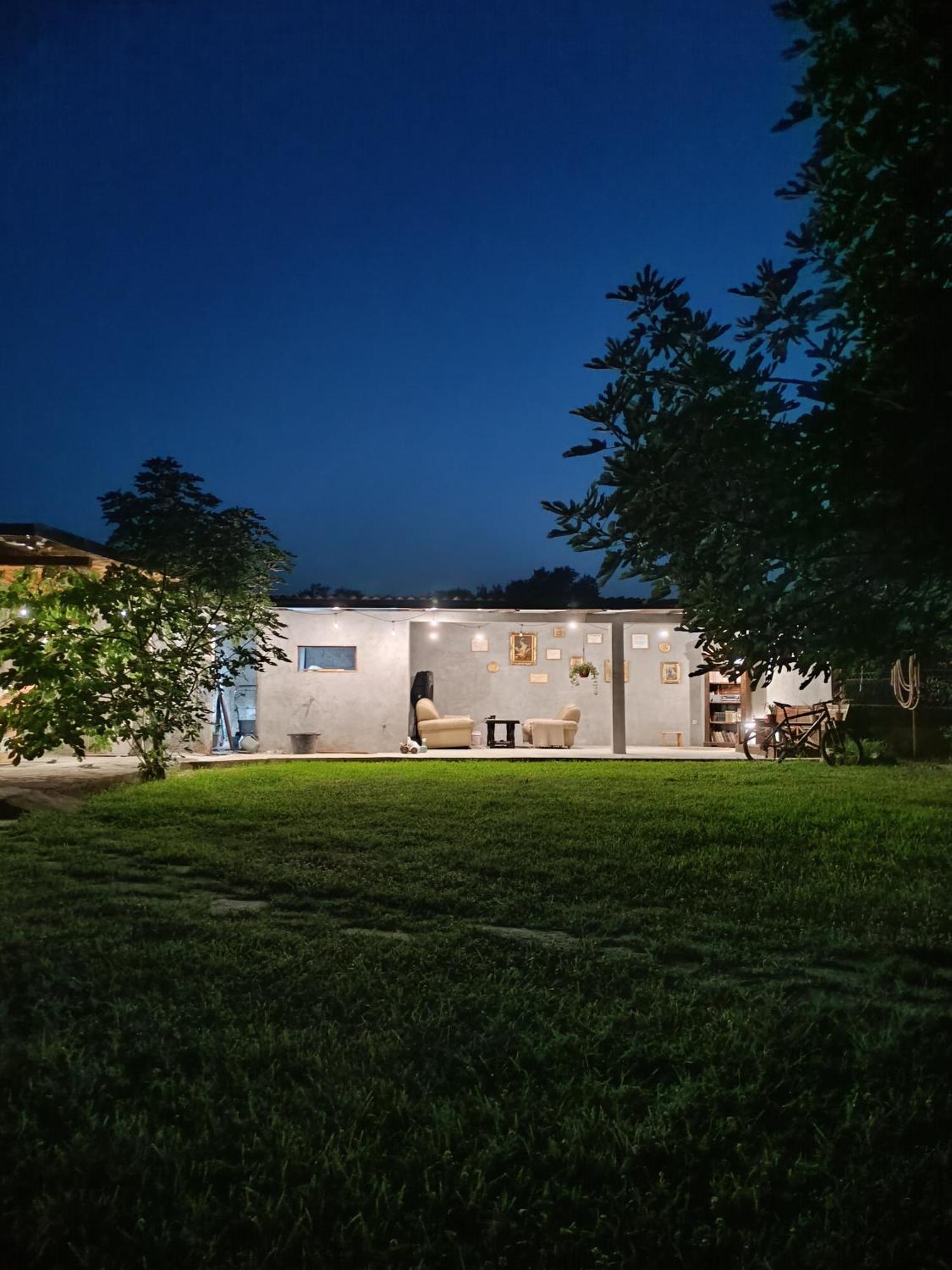 Balabani Local Stay Golubovci Екстер'єр фото