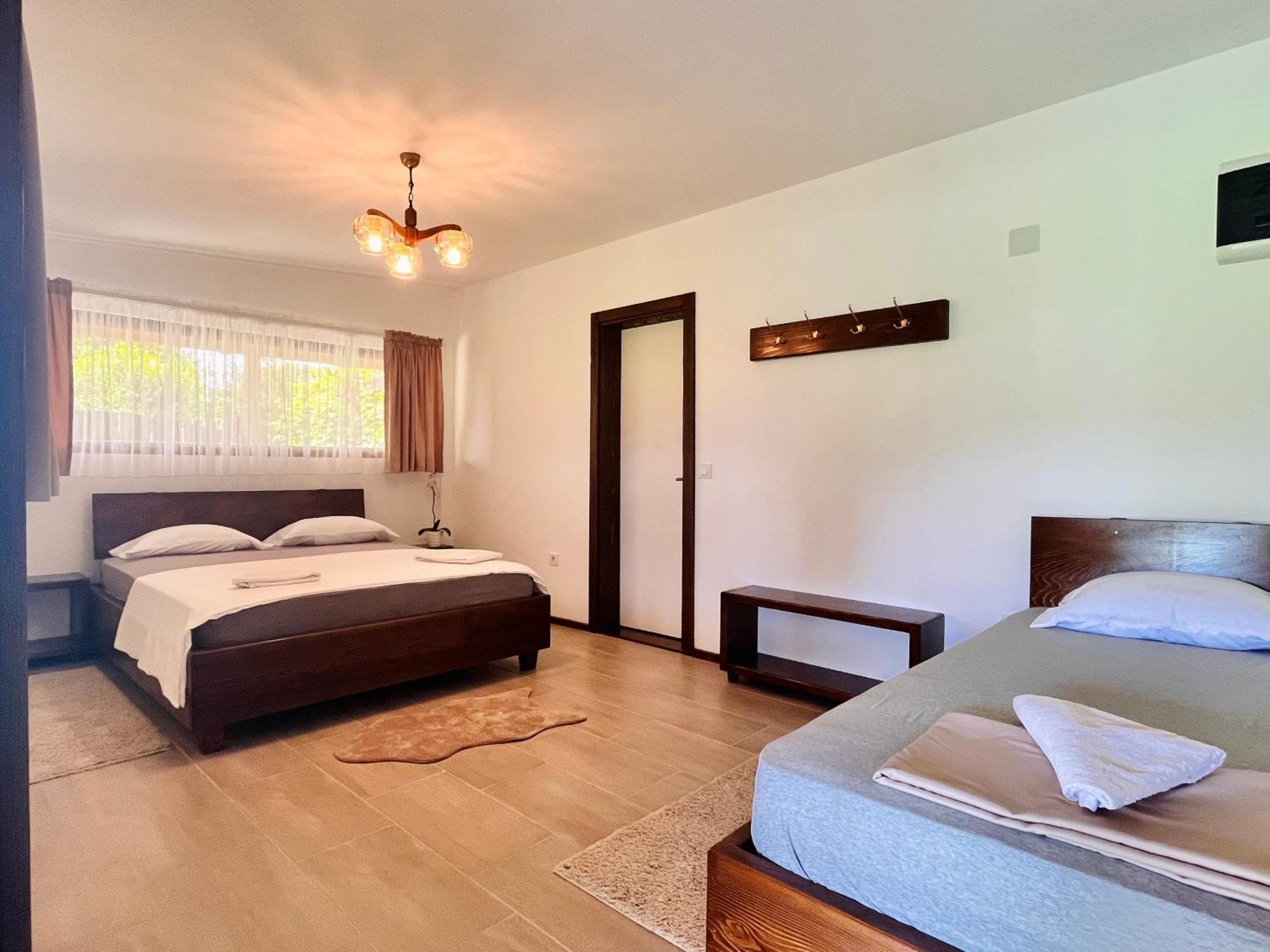 Balabani Local Stay Golubovci Екстер'єр фото