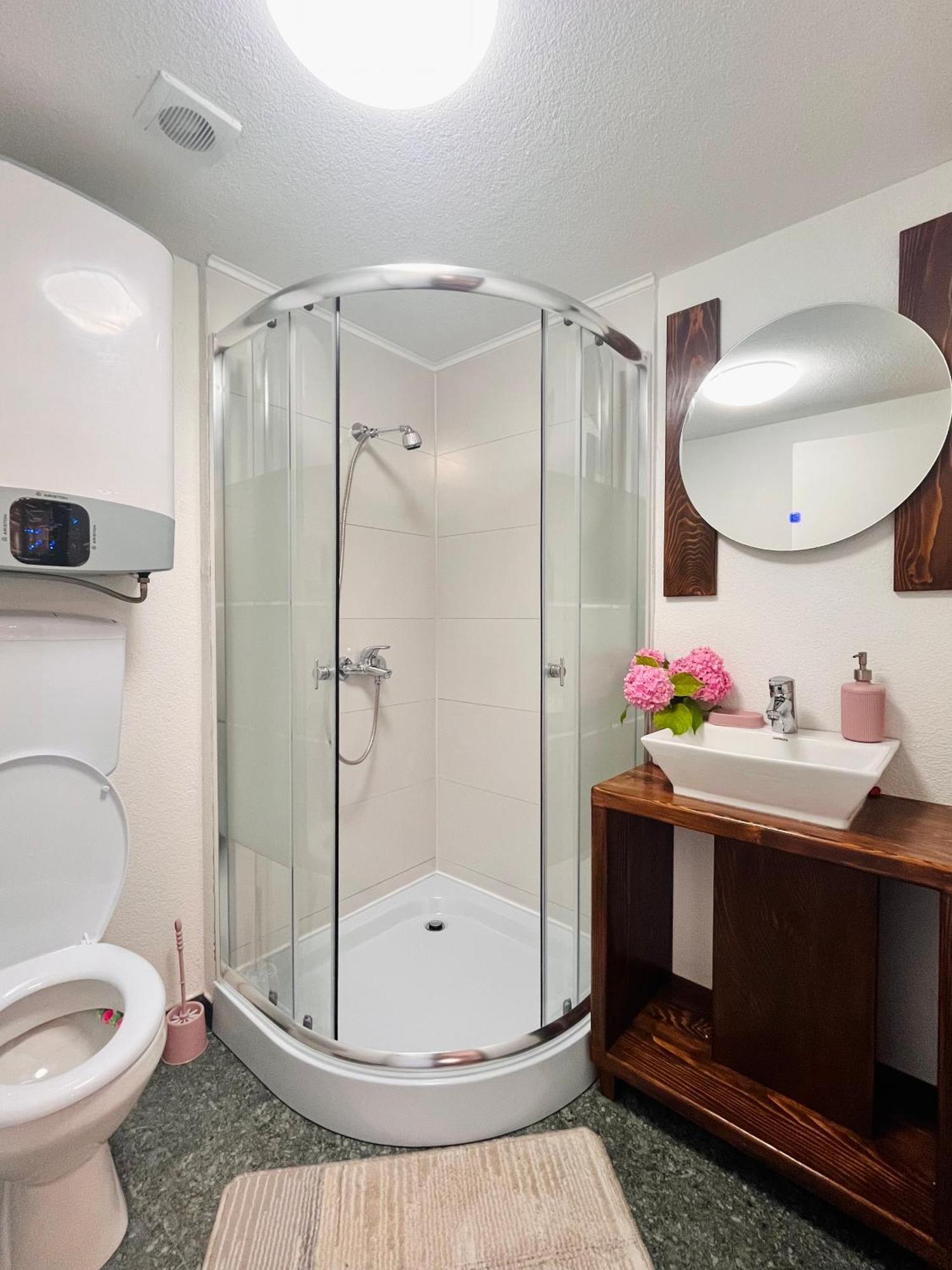 Balabani Local Stay Golubovci Екстер'єр фото