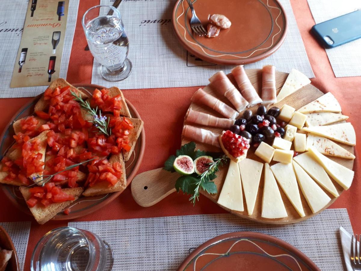 Balabani Local Stay Golubovci Екстер'єр фото
